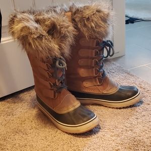 Snow boots